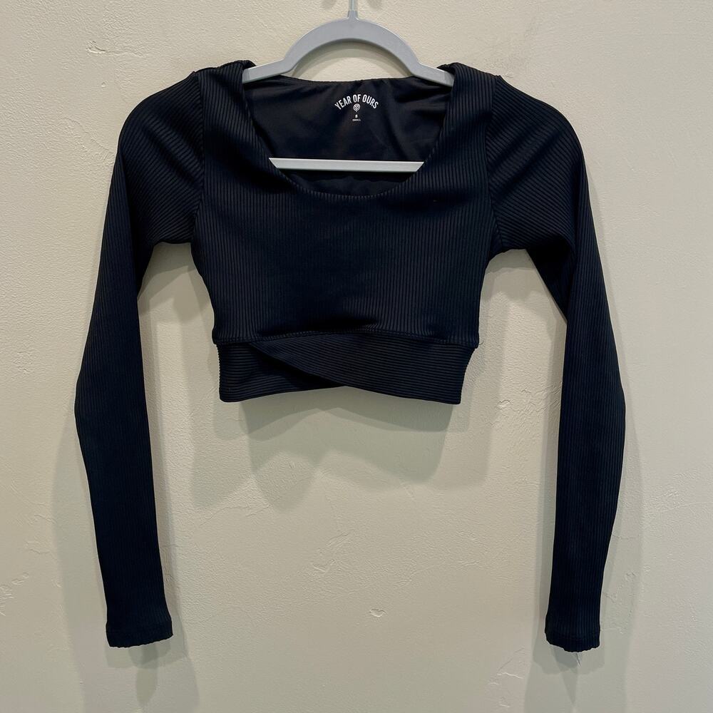 Year of Ours Ribbed Long Sleeve Crop Top in Black - Size: Small